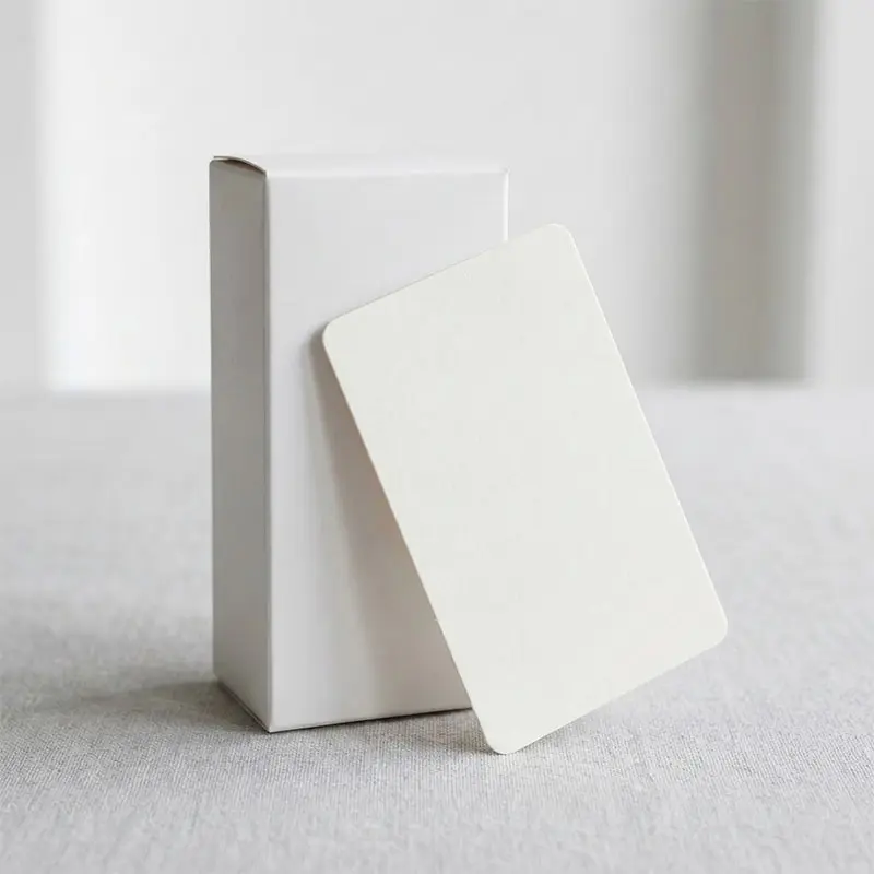 Cartes à code QR soft-touch et teintiers professionnels de blanchiment pour le marketing viral sur les réseaux sociaux